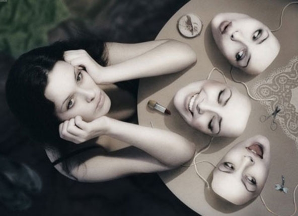 Таван хэмжээст ертөнц: Хуурамч / эргэцүүлэл/